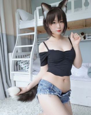 岳故意装睡让我挺进去的电影_在线观看免费电影